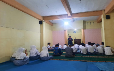 Menggali Potensi Siswa dengan kegiatan Muhadloroh